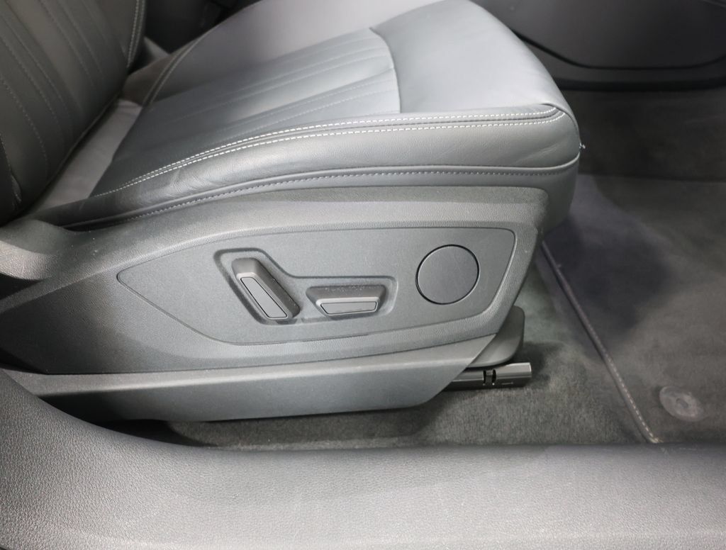 Used 2021 Audi e-tron Premium w/ Convenience Plus Package AWD/4WD image 22