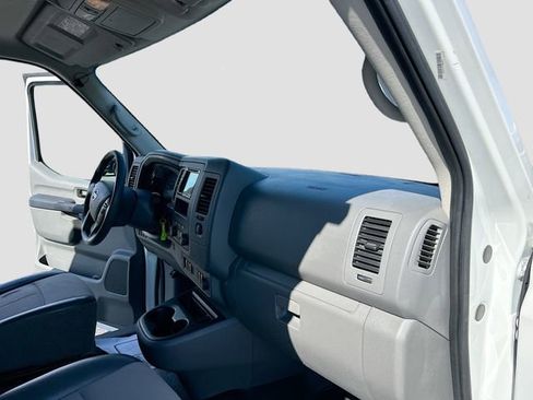 Used 2017 Nissan NV 2500 SV RWD image 19