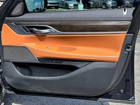 Used 2019 BMW 750i image 27