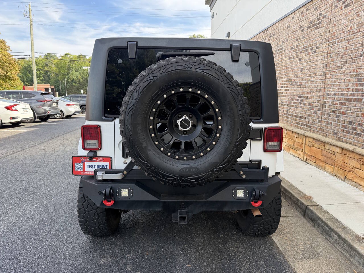Used 2017 Jeep Wrangler Unlimited Rubicon w/ Connectivity Group AWD/4WD image 4