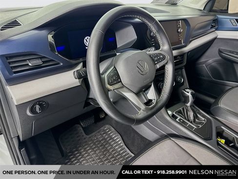 Used 2022 Volkswagen Taos SE FWD image 9