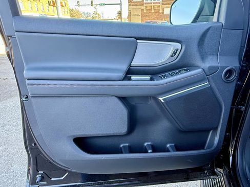 New 2025 Ford Expedition Active image 9