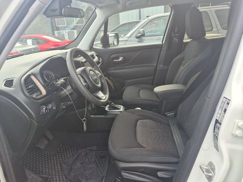 Used 2023 Jeep Renegade Latitude AWD/4WD image 5