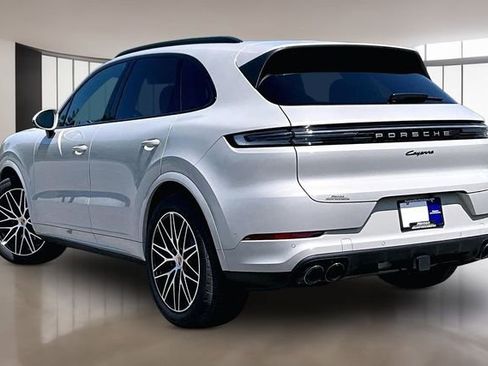 Used 2026 Porsche Cayenne AWD/4WD image 4