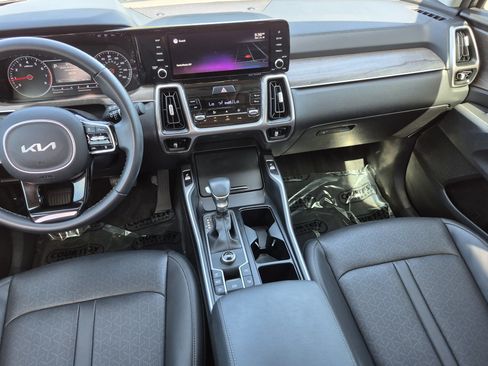 Used 2022 Kia Sorento EX w/ Panoramic Sunroof Package FWD image 13