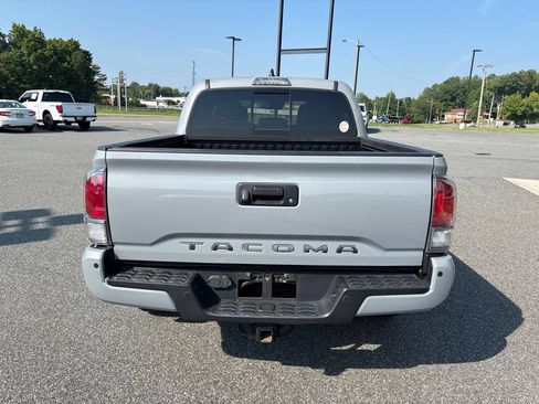 Used 2020 Toyota Tacoma TRD Off-Road w/ TRD Premium Off Road Package AWD/4WD image 7