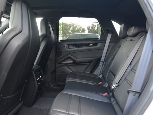 Certified 2026 Porsche Cayenne GTS AWD/4WD image 29