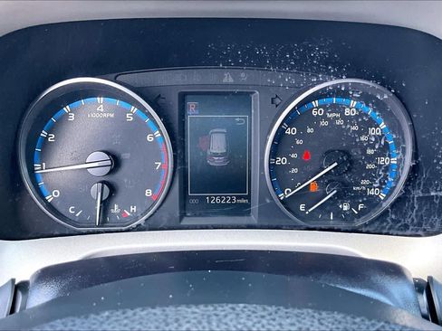 Used 2017 Toyota RAV4 LE FWD image 26