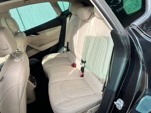 Used 2017 Maserati Levante w/ Luxury Package image 21