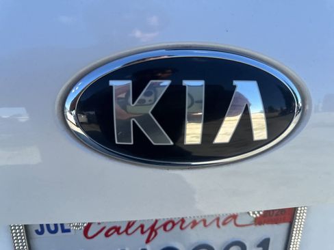 Used 2019 Kia Sorento LX image 14