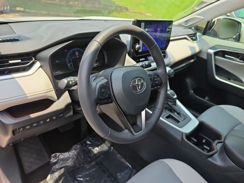 Used 2025 Toyota RAV4 Limited w/ Advanced Technology Package FWD image 16