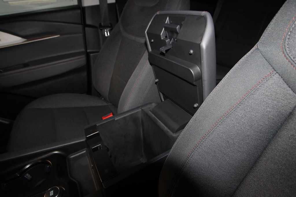 Used 2025 Ford Explorer Active AWD/4WD image 20