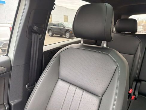 Used 2023 Volkswagen Tiguan SE R-Line image 69