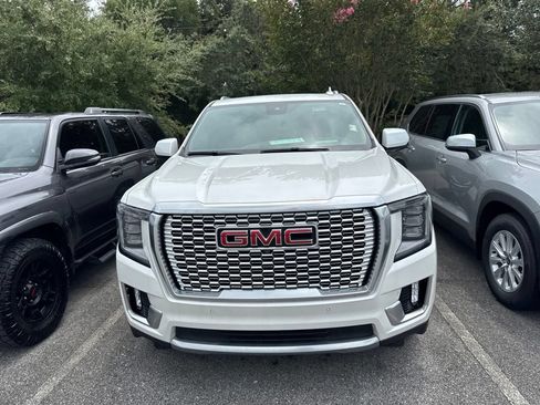 Used 2023 GMC Yukon Denali w/ Denali Reserve Package AWD/4WD image 2