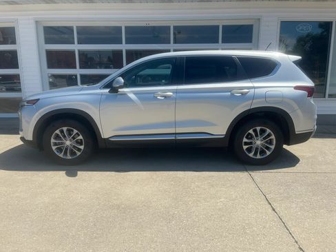 Used 2019 Hyundai Santa Fe SE w/ Cargo Package FWD image 2