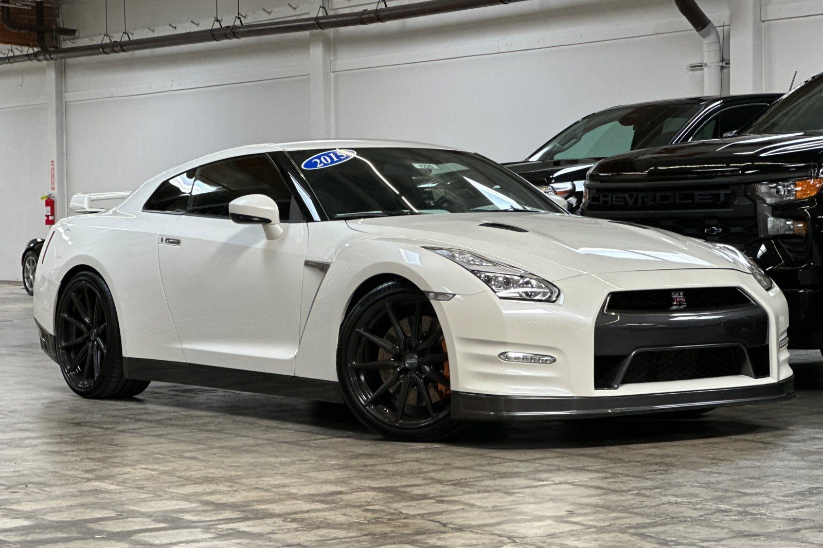 Used 2015 Nissan GT-R Premium AWD/4WD image 2