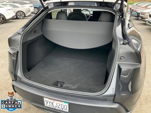Used 2026 Tesla Model Y AWD image 9