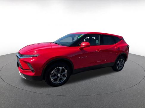 Used 2025 Chevrolet Blazer LT FWD image 8