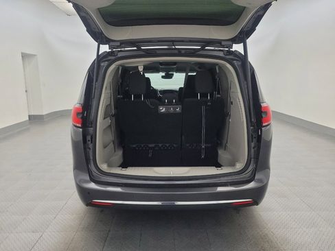 Used 2021 Chrysler Pacifica Touring FWD image 29