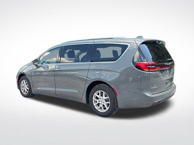 Used 2021 Chrysler Pacifica Touring-L FWD image 3