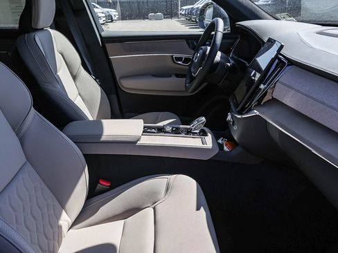 New 2026 Volvo XC90 T8 Plus w/ Protection Package Premier AWD/4WD image 16