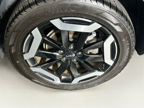 Used 2025 Kia Telluride S FWD image 11