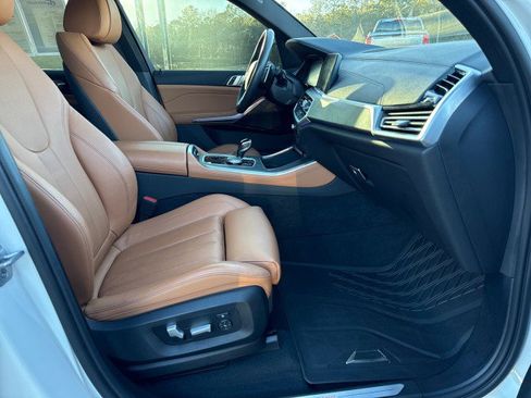 Used 2022 BMW X5 sDrive40i w/ Premium Package image 9