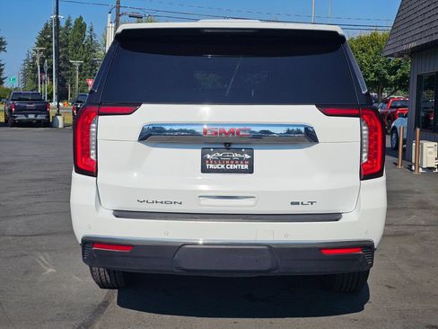 Used 2024 GMC Yukon XL SLT w/ SLT Luxury Package AWD/4WD image 4