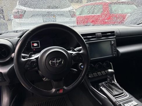 Used 2022 Toyota GR86 Premium w/ ALL Weather Mat Package (TMS) image 6