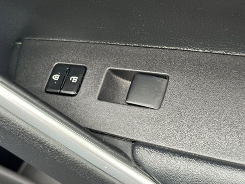 Used 2024 Toyota Corolla Cross LE image 22