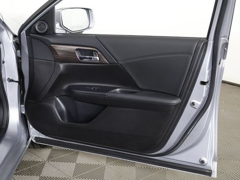 Used 2017 Honda Accord EX image 21