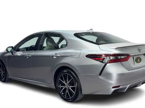 Used 2023 Toyota Camry SE FWD image 4