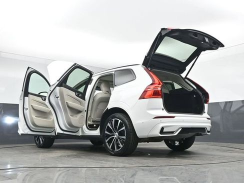 Used 2023 Volvo XC60 B5 Plus image 54