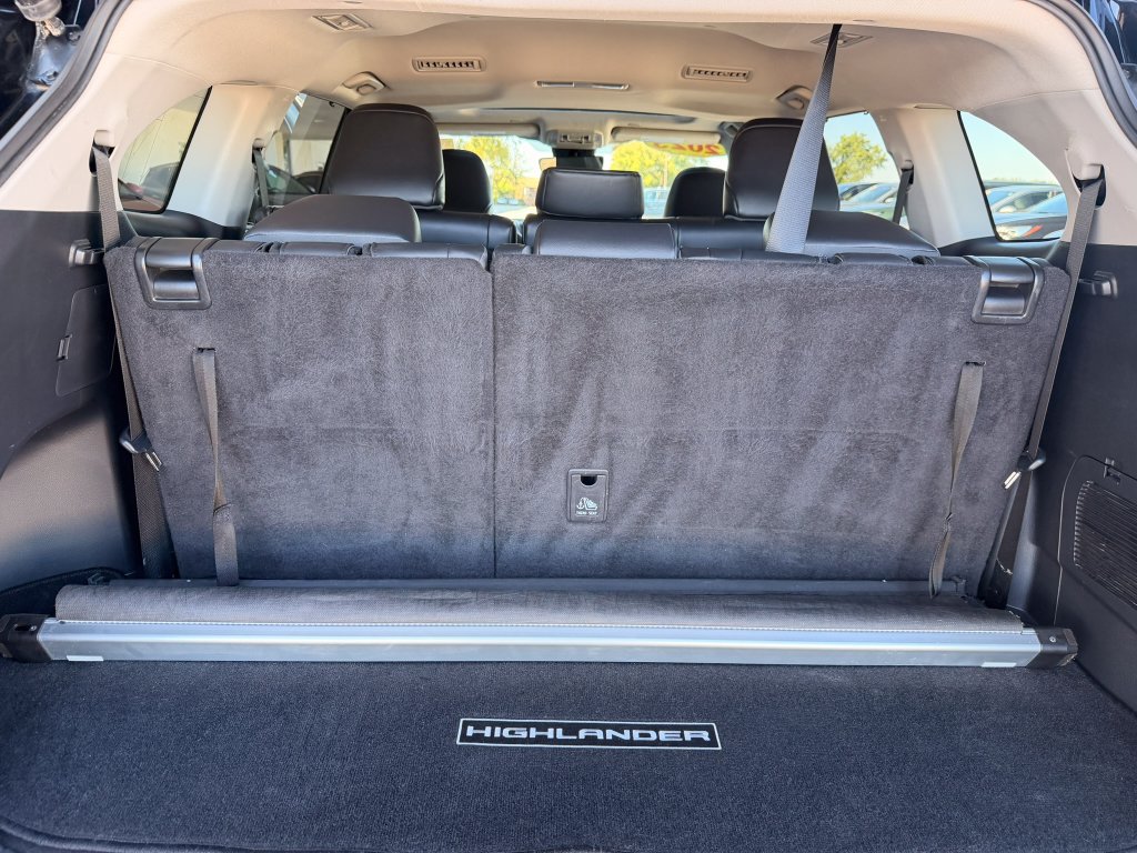Used 2023 Toyota Highlander XLE AWD/4WD image 21