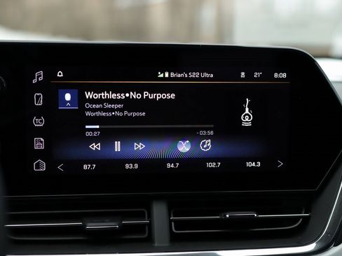 Used 2025 Chevrolet Trax LT w/ LT Convenience Package image 12