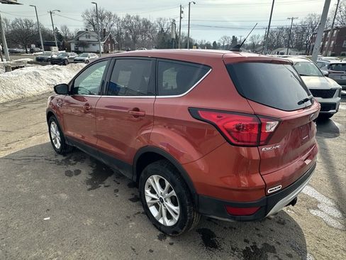 Used 2019 Ford Escape SE image 6