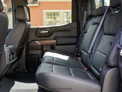 Used 2019 Chevrolet Silverado 1500 High Country w/ Technology Package AWD/4WD image 32