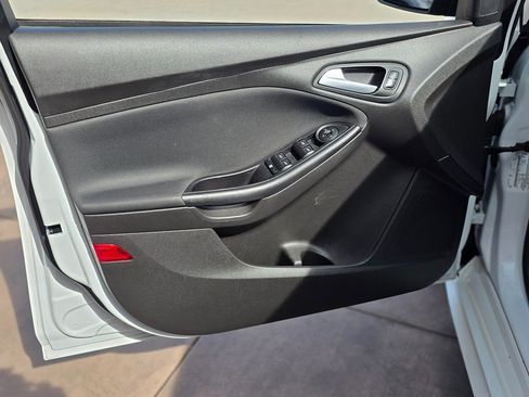 Used 2016 Ford Focus SE w/ SE Sport Package image 28