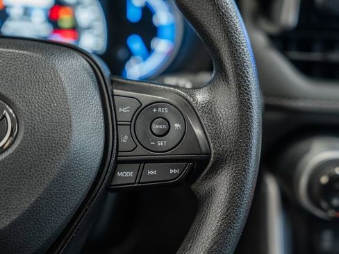 Used 2025 Toyota RAV4 XLE image 28