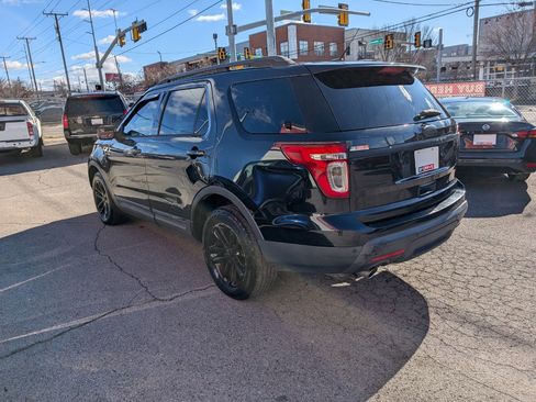 Used 2015 Ford Explorer XLT image 8