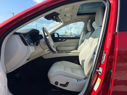 Certified 2024 Volvo XC60 B5 Plus AWD/4WD image 10