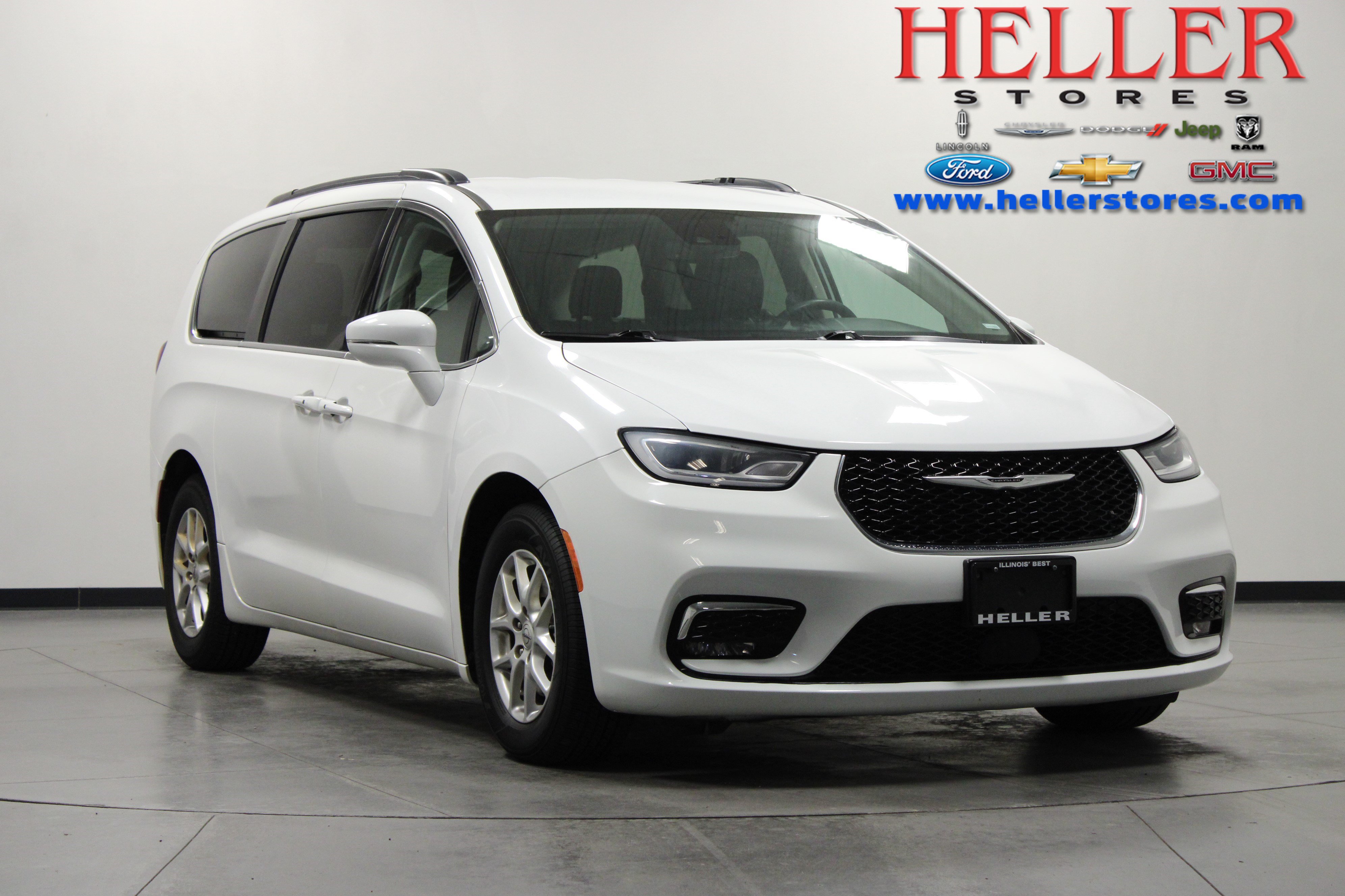 Used 2022 Chrysler Pacifica Touring-L FWD image 1