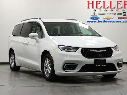 Used 2022 Chrysler Pacifica Touring-L FWD image 1