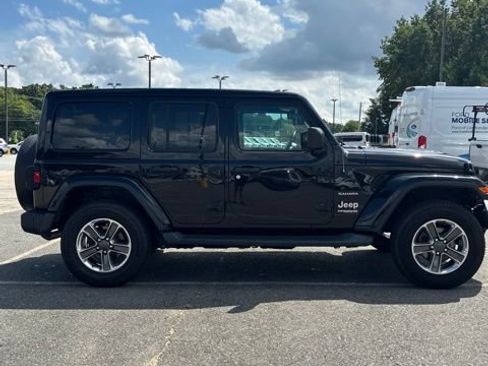 Used 2019 Jeep Wrangler Unlimited Sahara w/ Cold Weather Group AWD/4WD image 8