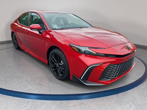 Used 2026 Toyota Camry SE FWD image 3