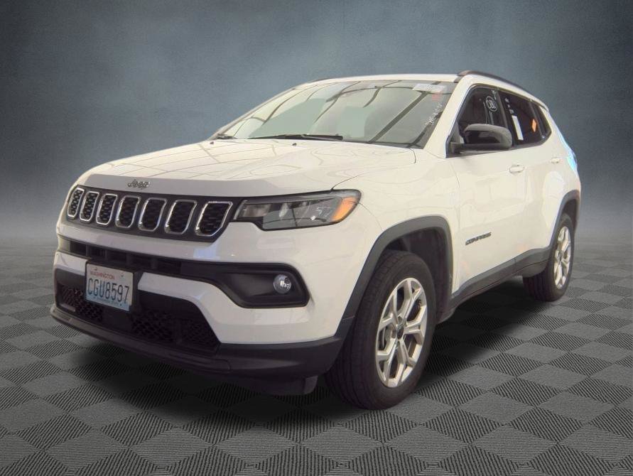 Used 2025 Jeep Compass Latitude w/ Sun & Sound Group AWD/4WD image 6