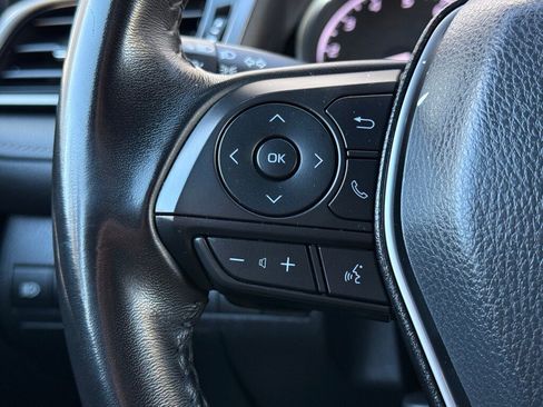 Used 2019 Toyota Camry image 24