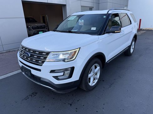 Used 2017 Ford Explorer XLT w/ Equipment Group 202A AWD/4WD image 1