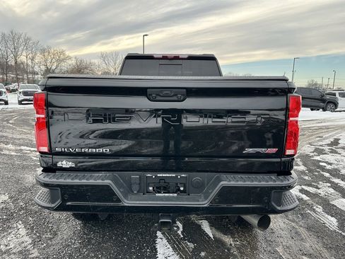 Used 2024 Chevrolet Silverado 2500 ZR2 w/ Technology Package image 14