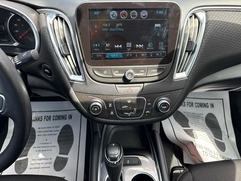 Used 2018 Chevrolet Malibu LT FWD image 36
